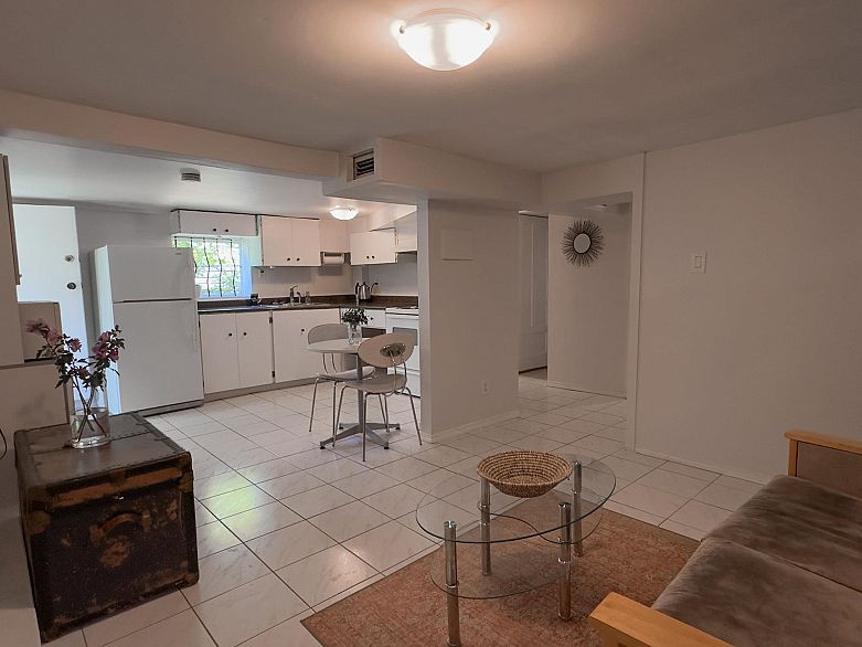 3336 E Georgia Street