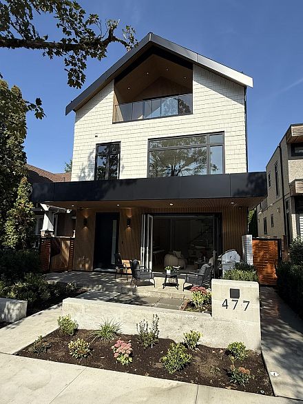 1 475 W 20th Avenue