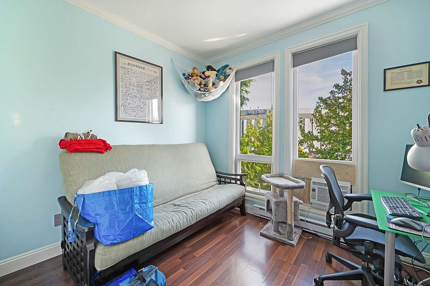 201 75 N Renfrew Street