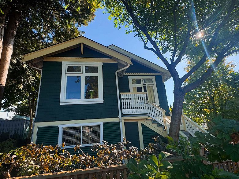 3336 E Georgia Street