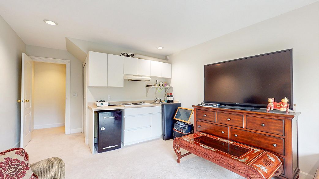 4333 Locarno Crescent