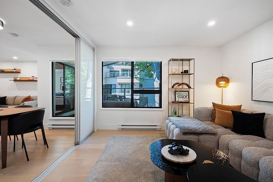 301 1350 Comox Street