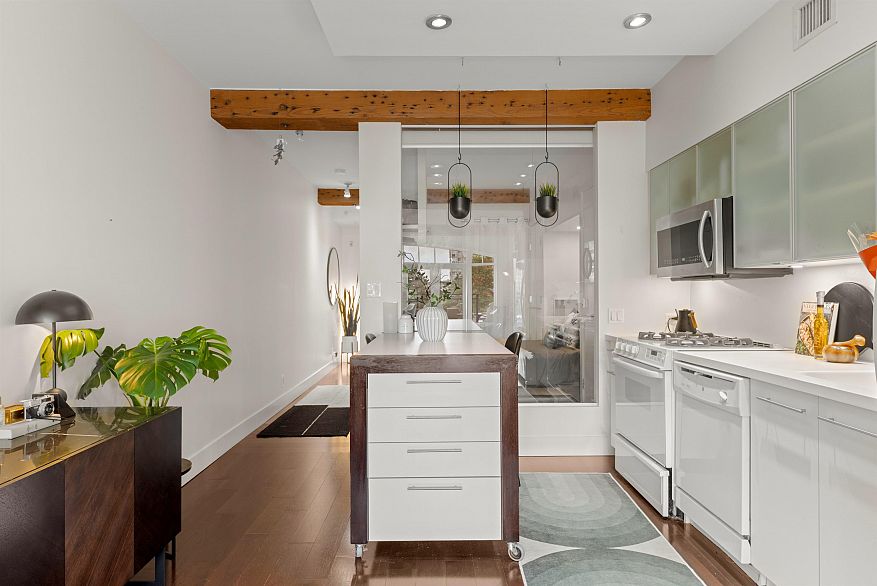 408 1275 Hamilton Street