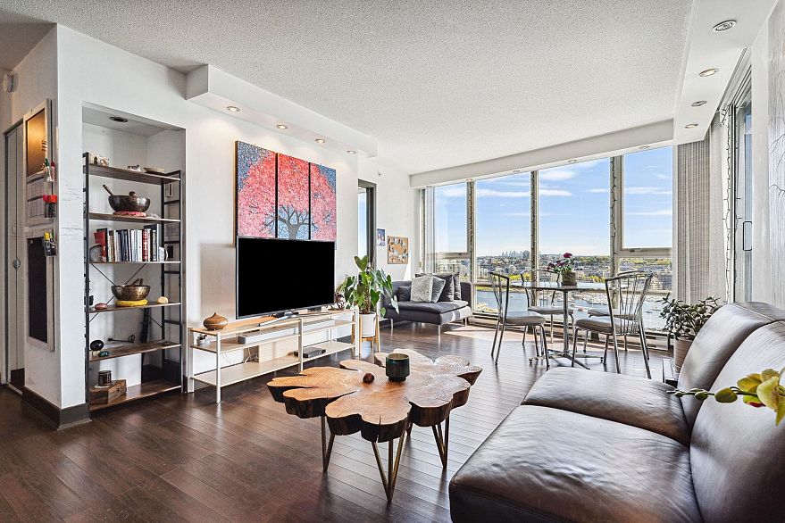 2201 1408 Strathmore Mews