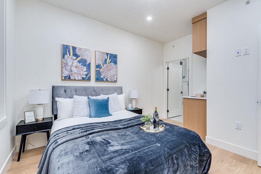 1 2263 E 35th Avenue