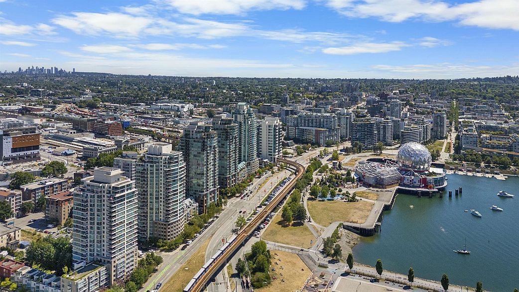 501 618 Abbott Street