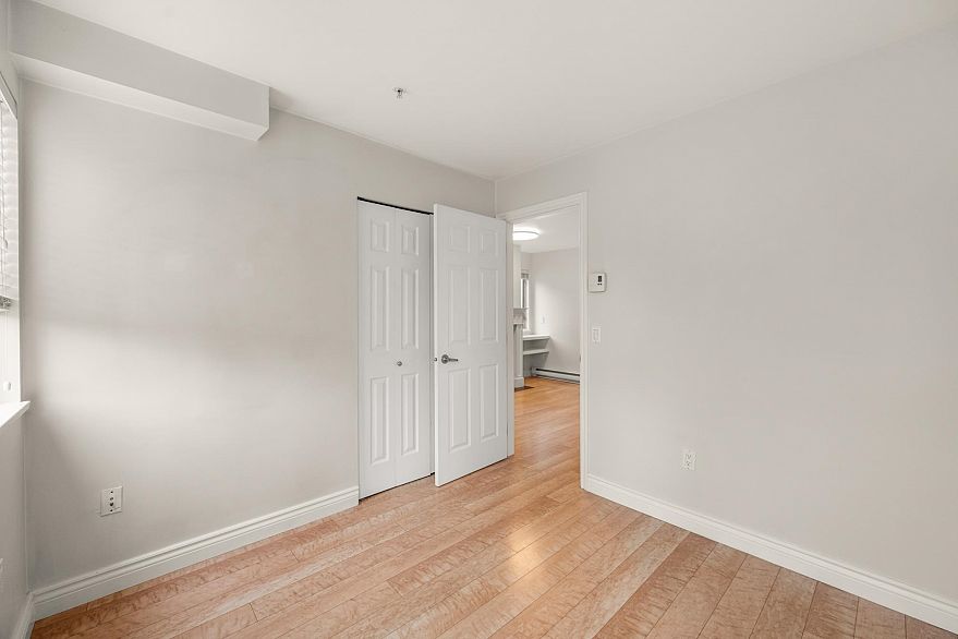 206 688 E 16th Avenue