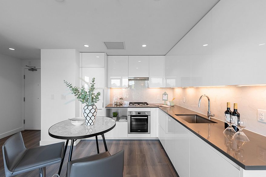 405-8181 Chester Street