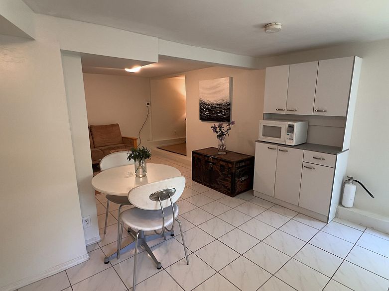 3336 E Georgia Street