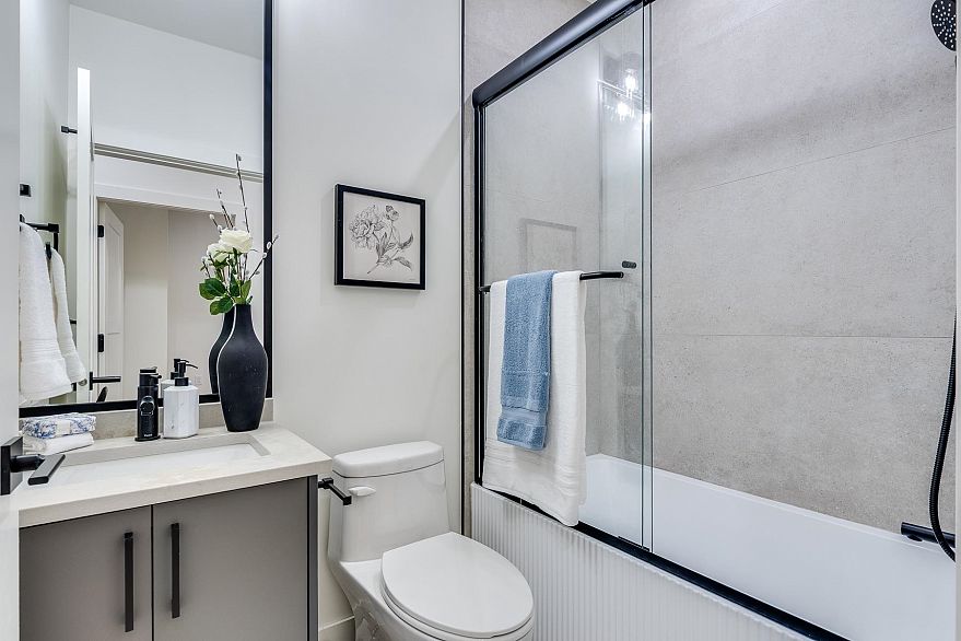 1 2263 E 35th Avenue