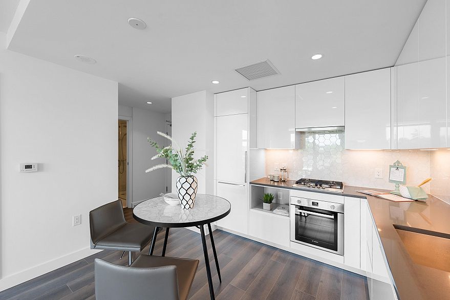 405-8181 Chester Street