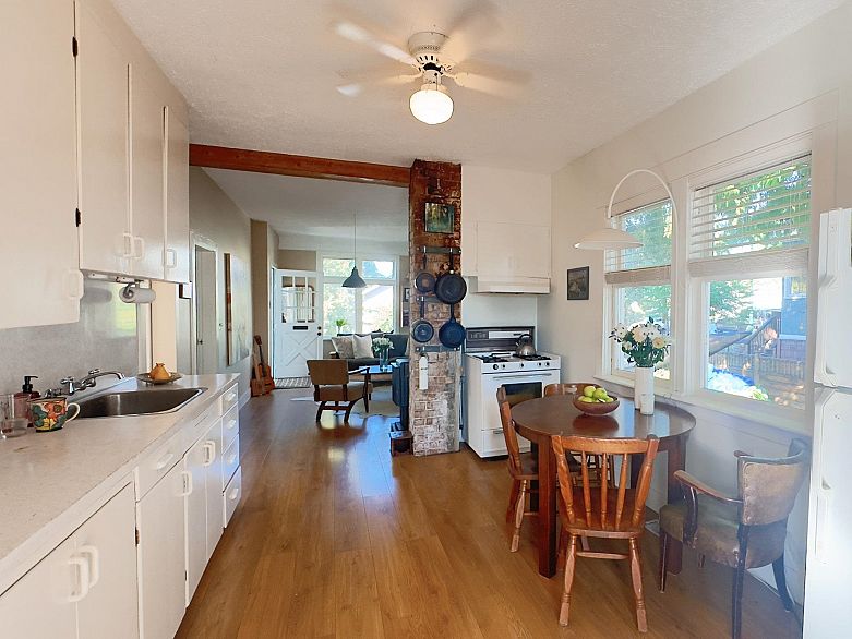 3336 E Georgia Street