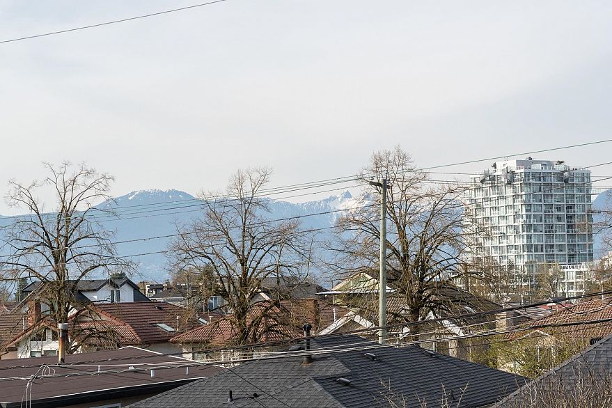 1 2263 E 35th Avenue