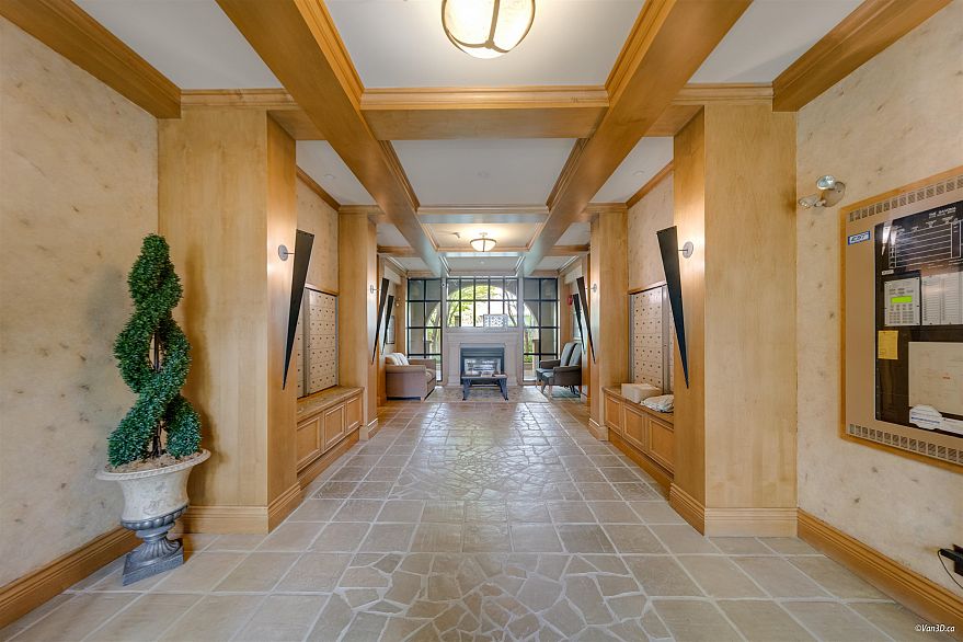 206 2175 Salal Drive