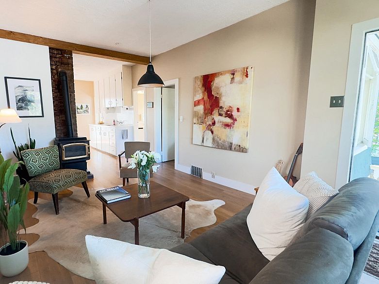 3336 E Georgia Street