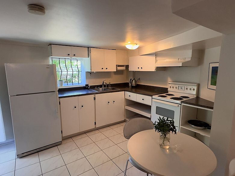 3336 E Georgia Street