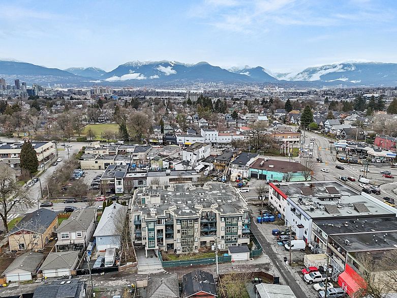 206 688 E 16th Avenue