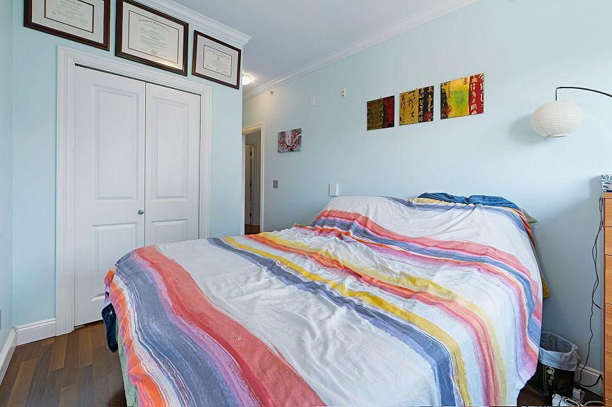 201 75 N Renfrew Street