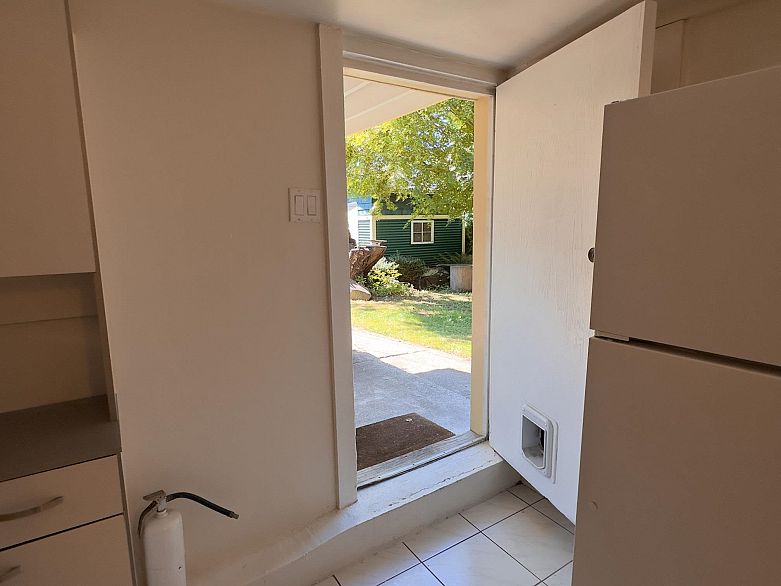 3336 E Georgia Street