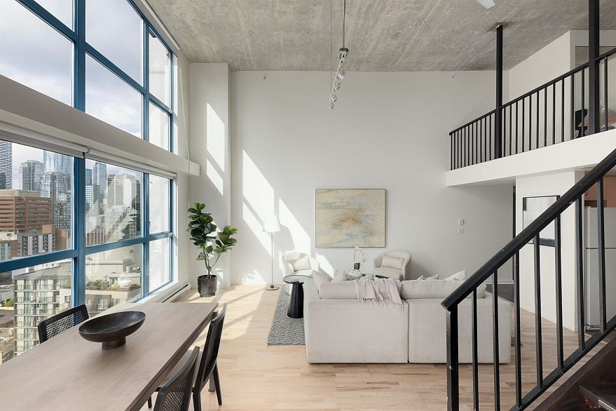 1102 1238 Seymour Street