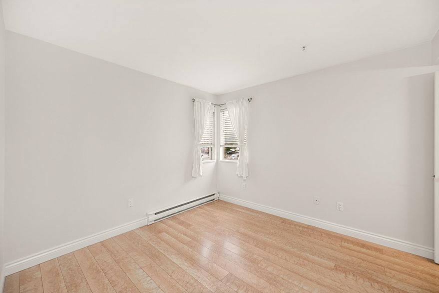 206 688 E 16th Avenue