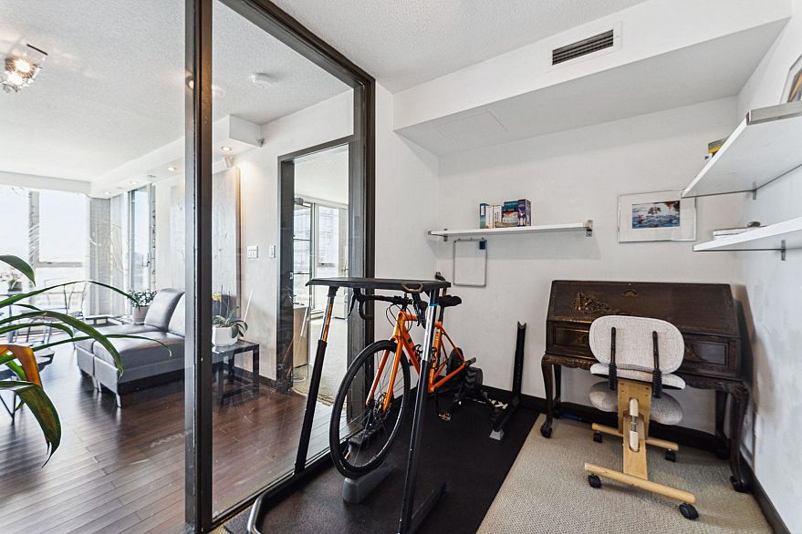 2201 1408 Strathmore Mews