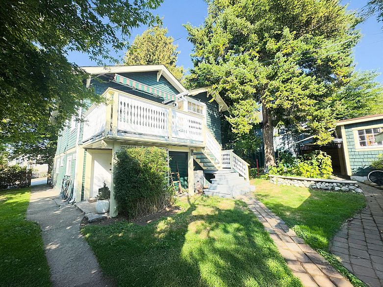 3336 E Georgia Street