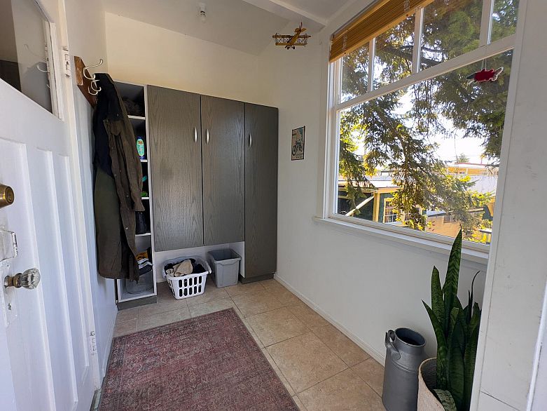 3336 E Georgia Street