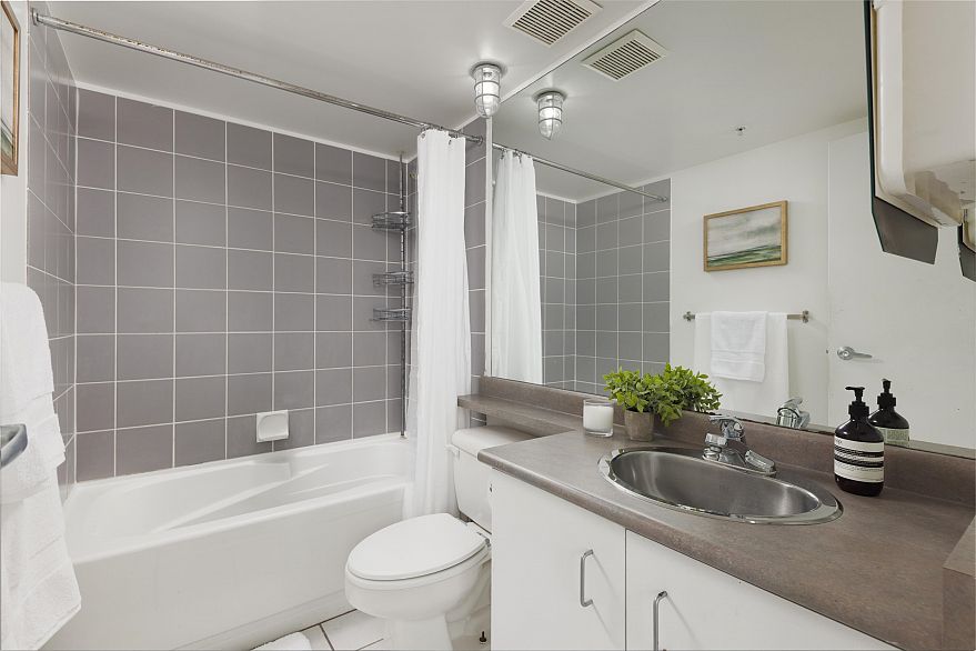 1102 1238 Seymour Street