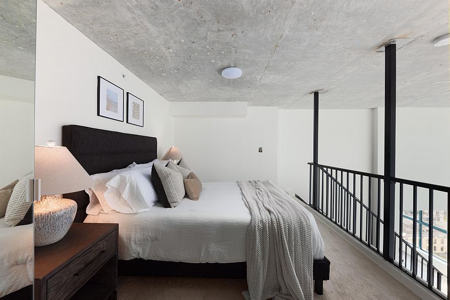 1102 1238 Seymour Street