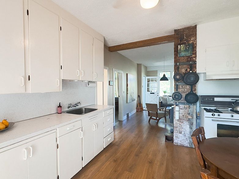 3336 E Georgia Street