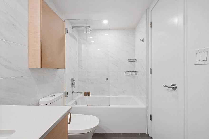 301 1350 Comox Street