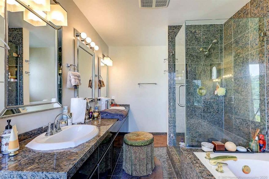 4333 Locarno Crescent