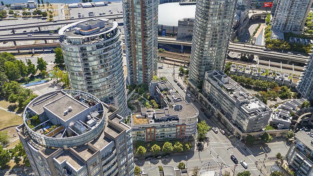 501 618 Abbott Street