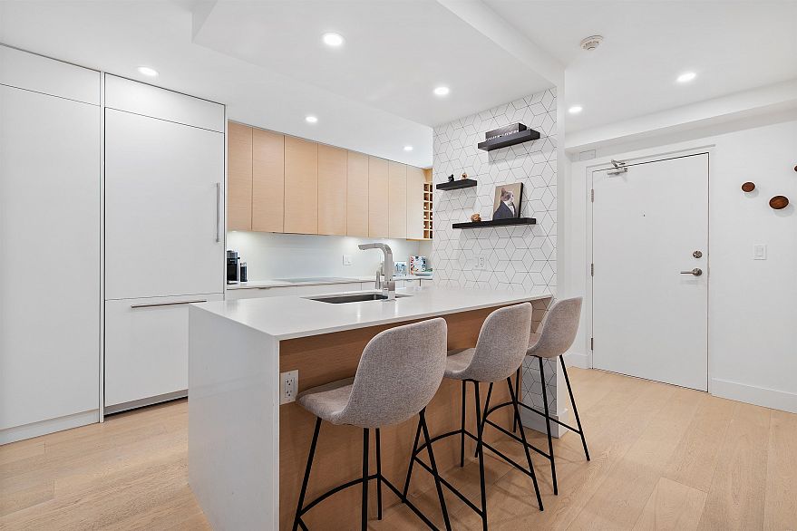 301 1350 Comox Street