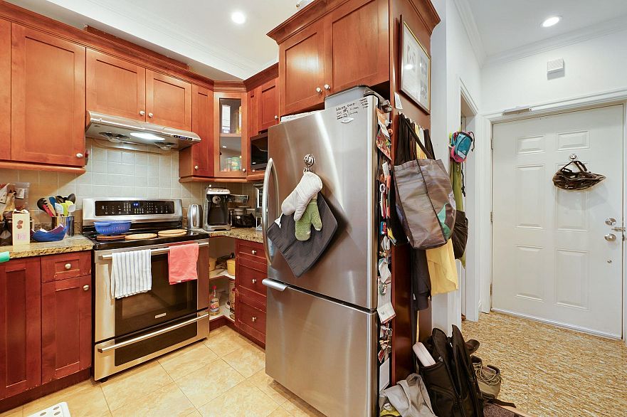 201 75 N Renfrew Street