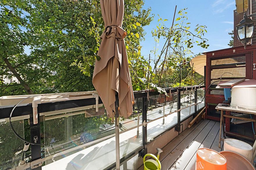 201 75 N Renfrew Street