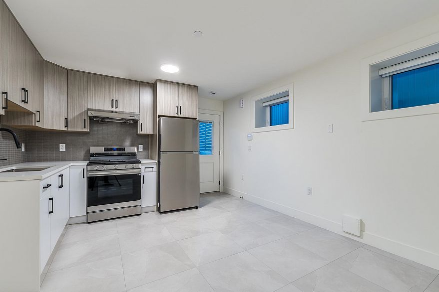 1 2263 E 35th Avenue