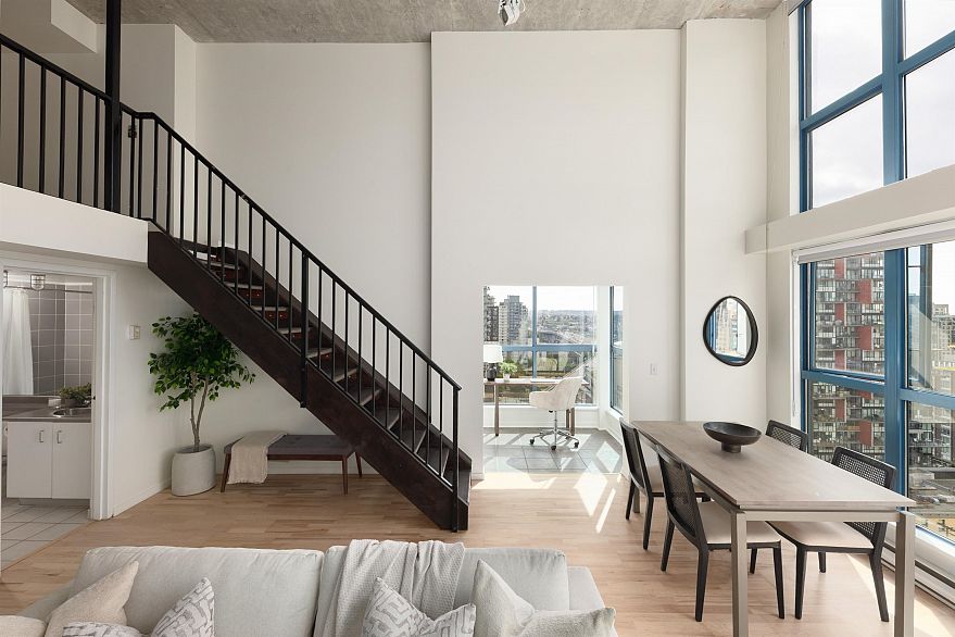 1102 1238 Seymour Street