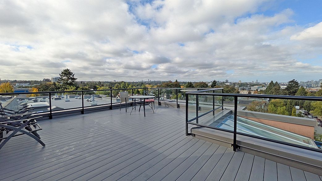 408 1688 E 4th Avenue