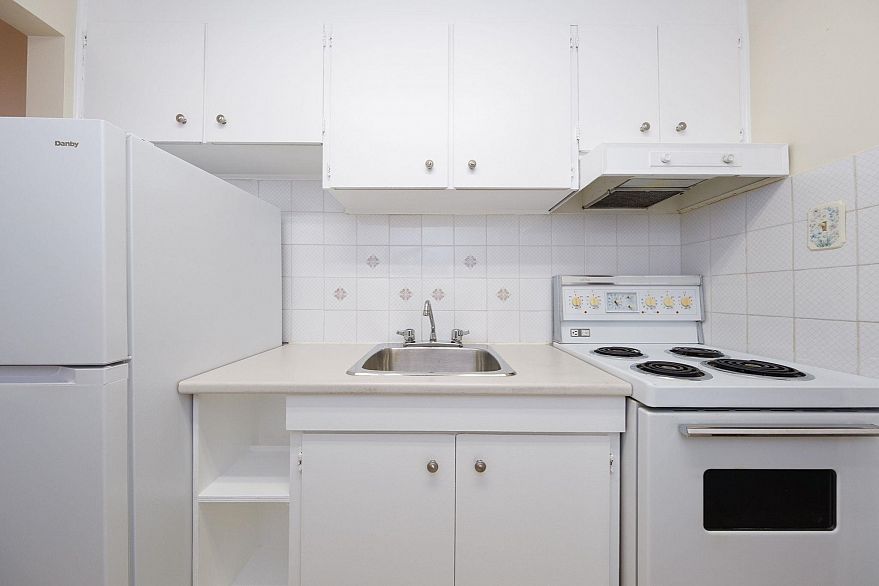 203 1878 Robson Street