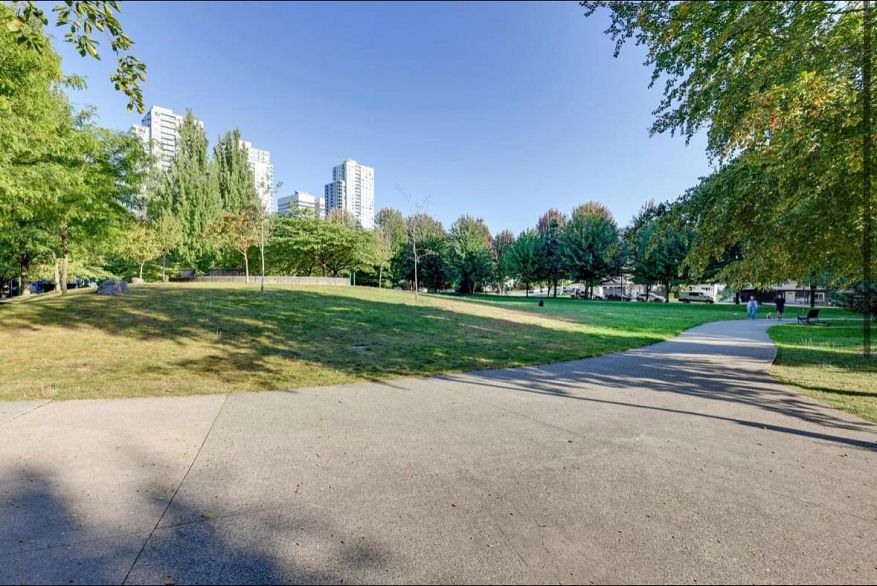 212 3575 Euclid Avenue