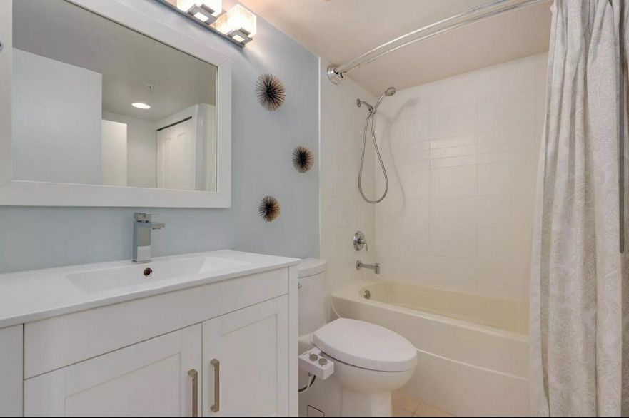 212 3575 Euclid Avenue