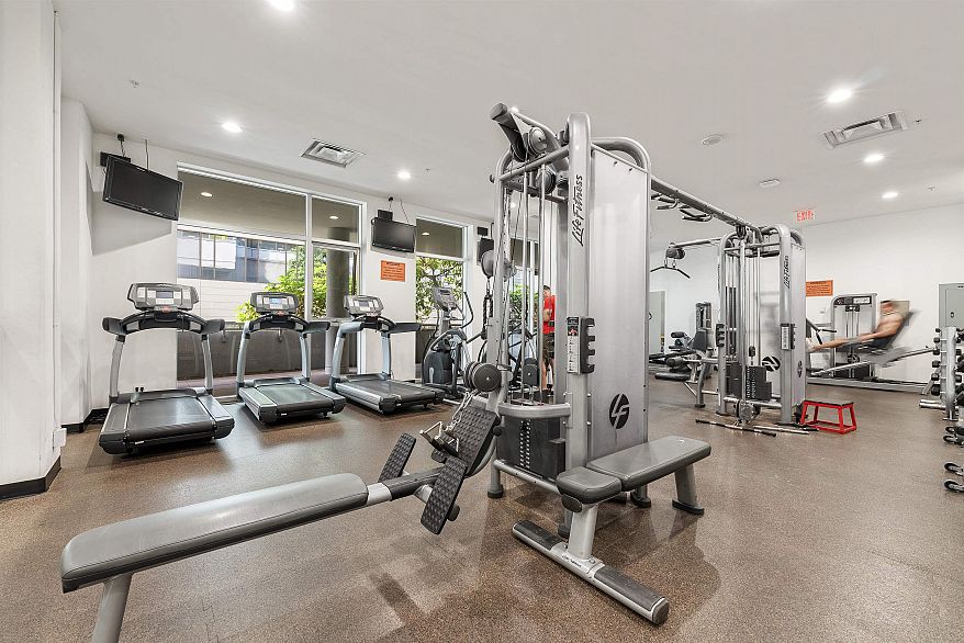 809 833 Homer Street