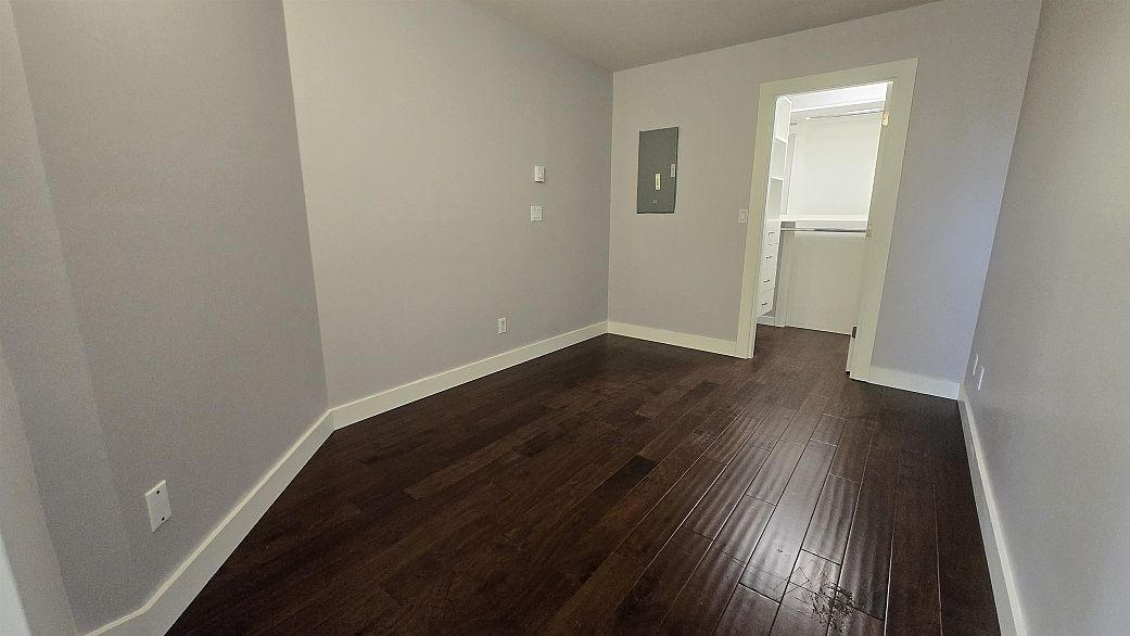 211 5723 Balsam Street