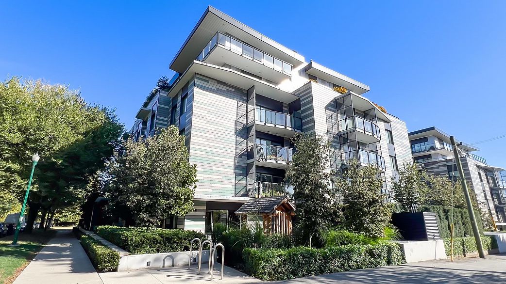 402 488 W 58th Avenue