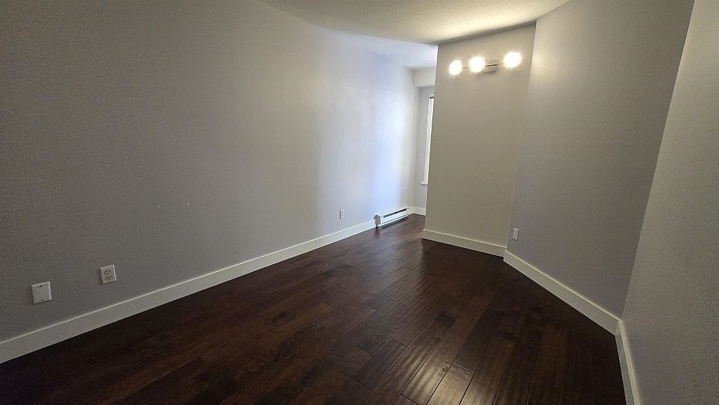 211 5723 Balsam Street