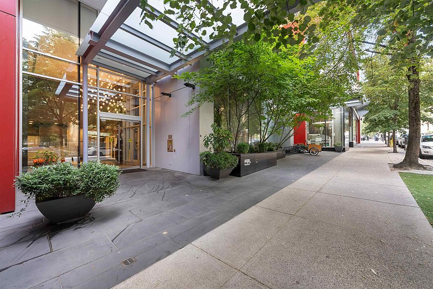 809 833 Homer Street