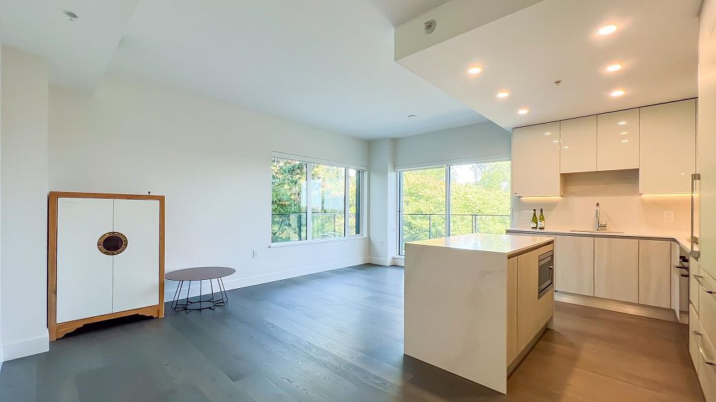 402 488 W 58th Avenue