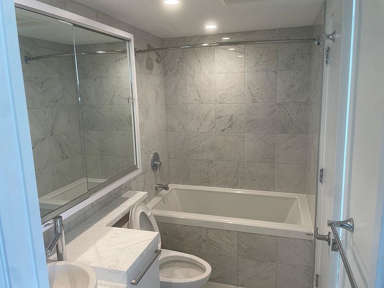 1807 833 Seymour Street